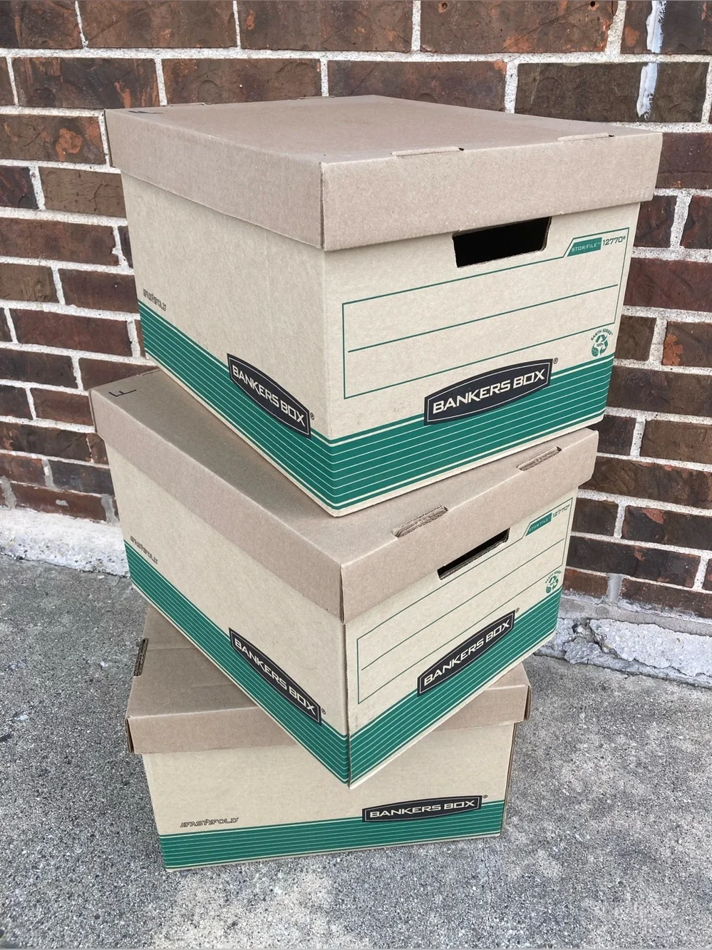 One storage box - Picture 1 of 1